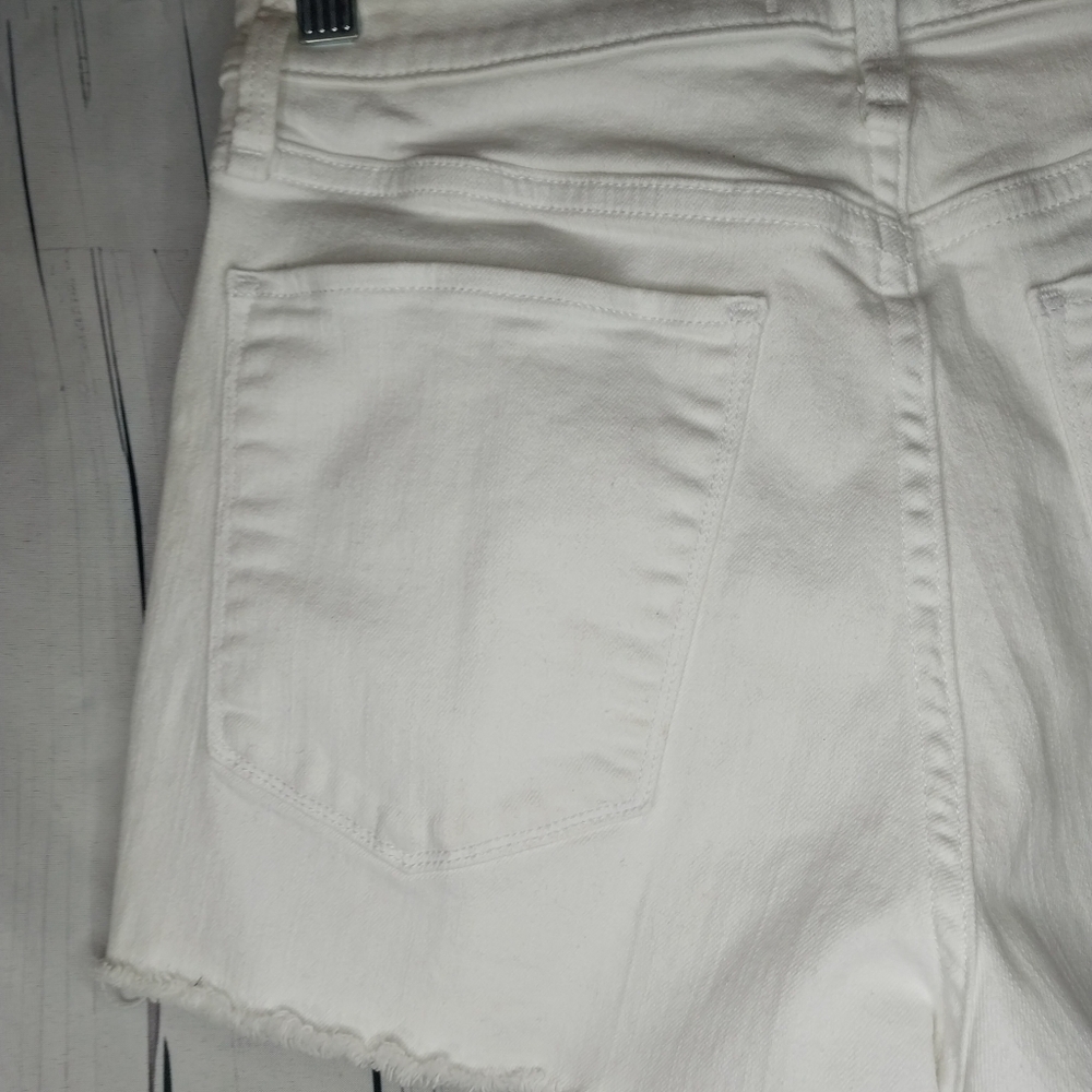 Abercrombie & Fitch The Boyfriend Mid Rise White Dem Raw Hem Shorts - Picture 8 of 9